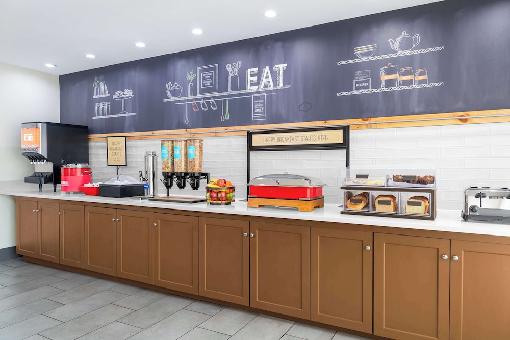 Hampton Inn Martinsburg - photo 47