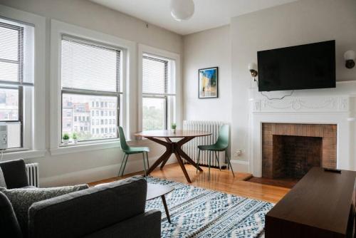 Cozy 1BDR Close to Fenway — 4-Star Luxury Hotel in Boston, United States