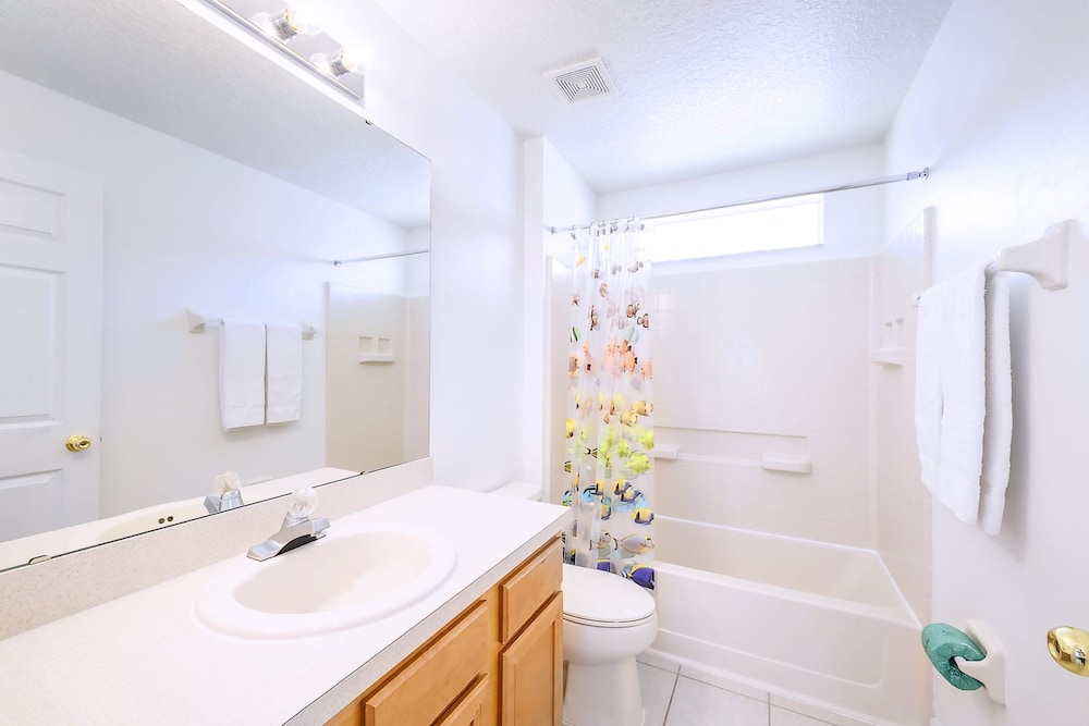 4BR Family Resort Home Private pool & Games Room - photo 26