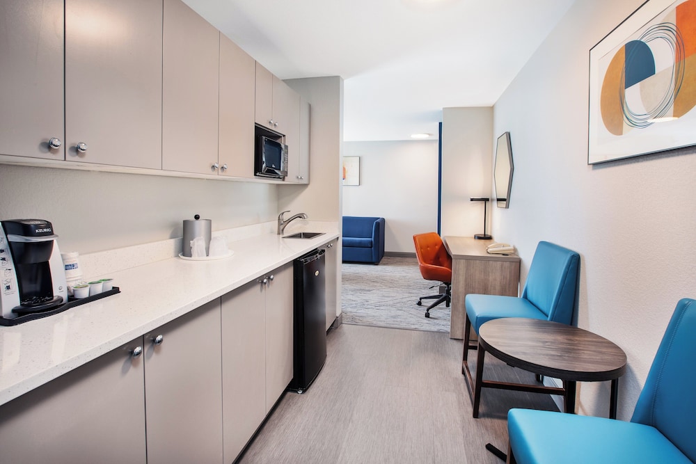 Holiday Inn Express & Suites Buffalo by IHG - photo 11