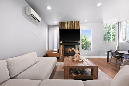 Minutes to Ski Resorts & Downtown Yard Fire Pit — hotel in Millcreek