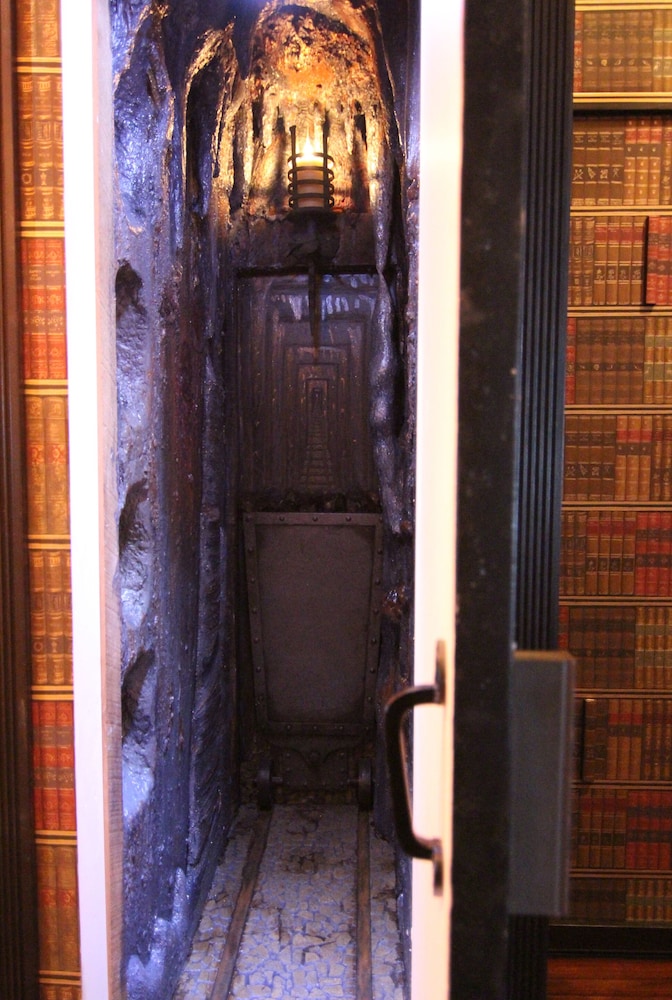 The Roxbury - photo 273