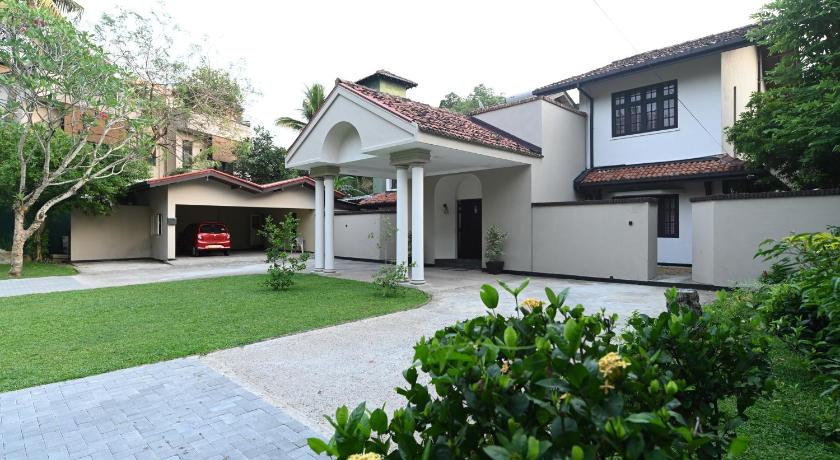 Serene Manor — 4-Star Luxury Hotel in Battaramulla South, Sri Lanka