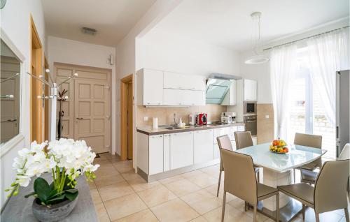 2 Bedroom Nice Apartment In Dubrovnik
