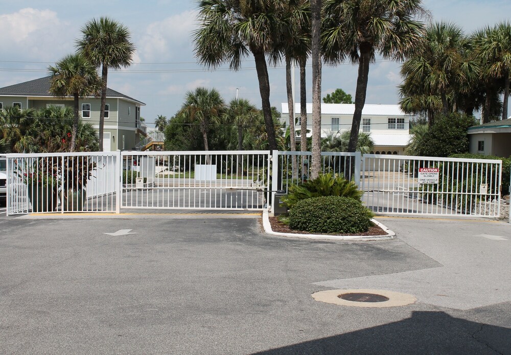 Holiday Surf and Racquet Club - photo 44