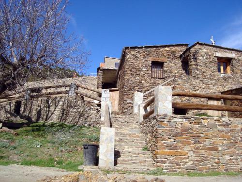 Puntal Reondo pet-friendly hotel Abrucena
