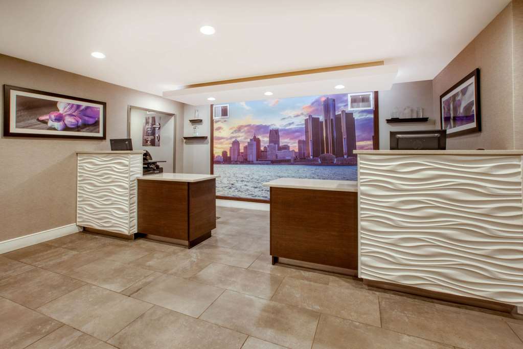 La Quinta Inn & Suites by Wyndham Detroit Utica - photo 7