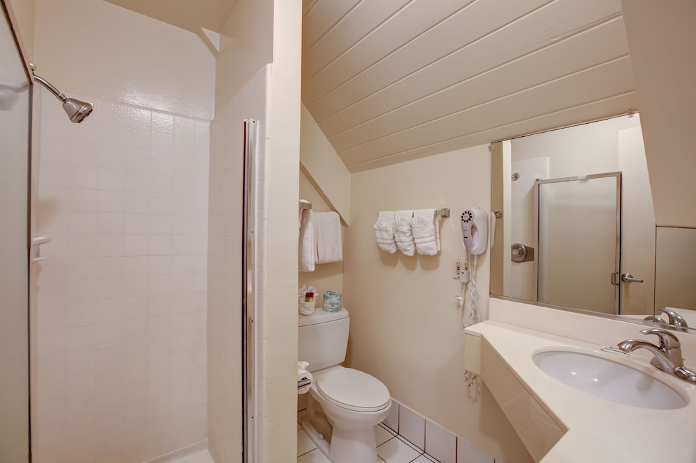 Newport Channel Inn Near Huntington State Beach - photo 28