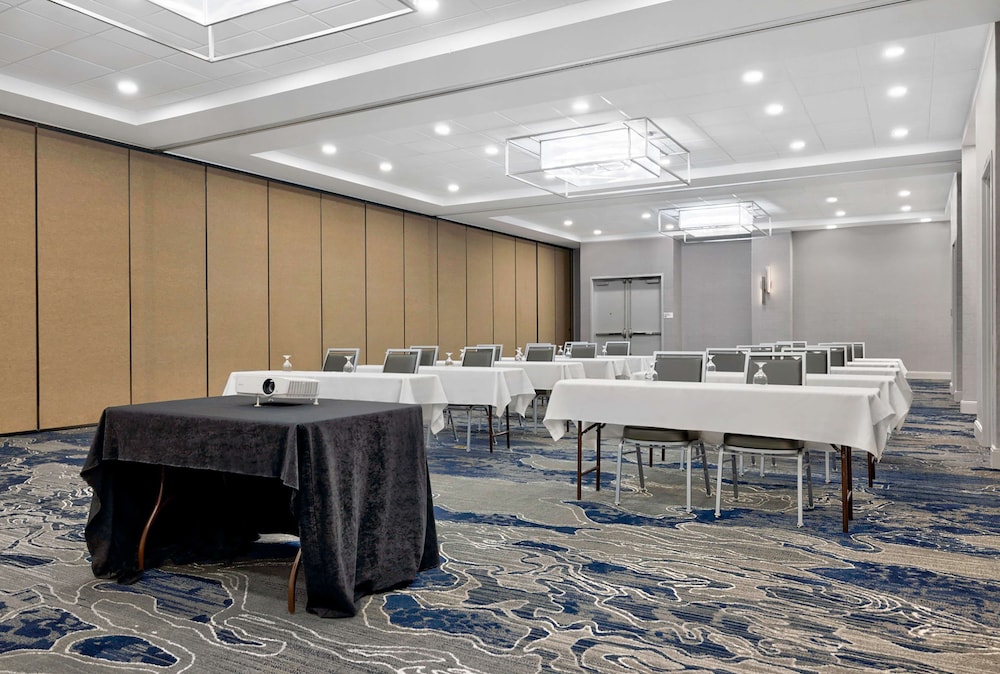DoubleTree by Hilton Davenport - photo 55