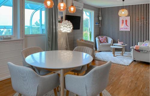 Gorgeous Home In Sørbøvågen With Wifi — 4-Star Luxury Hotel in Hyllestad, Norway