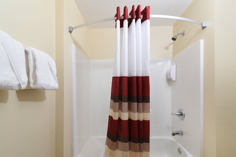 Red Roof Inn Bakersfield - photo 16