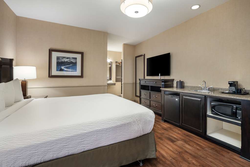 Best Western Corona Hotel and Suites - photo 18