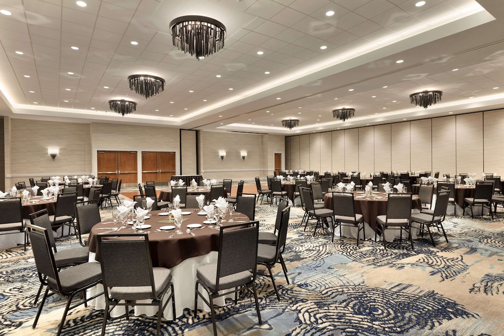 Embassy Suites by Hilton Monterey Bay Seaside - photo 58
