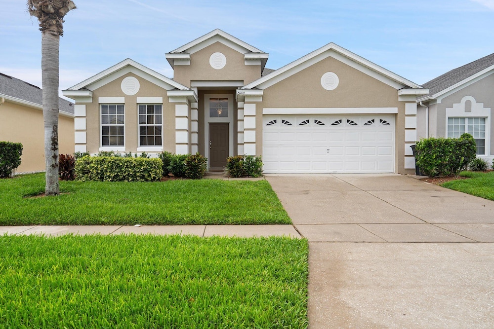 8104 fan Palm way - featured photo