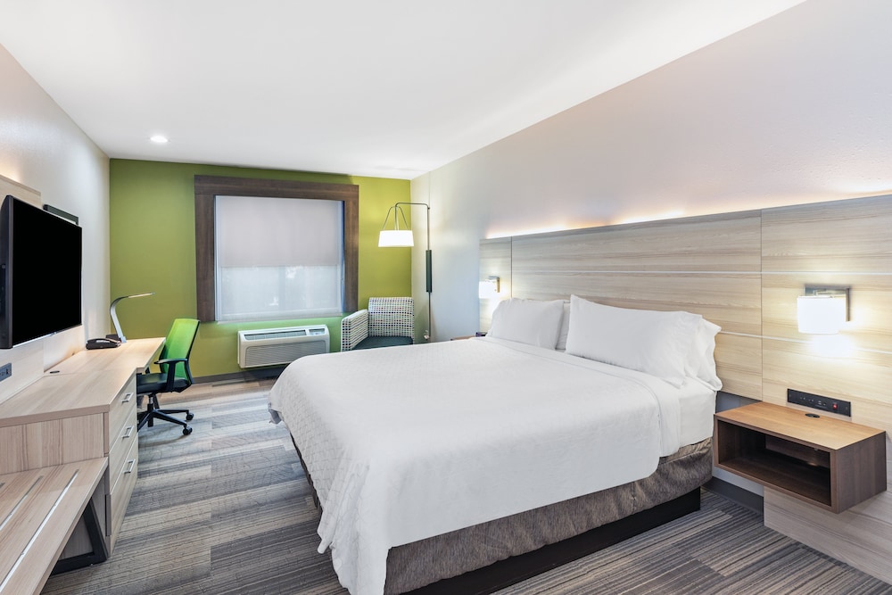 Holiday Inn Express Hotel & Suites Vidor South - photo 9
