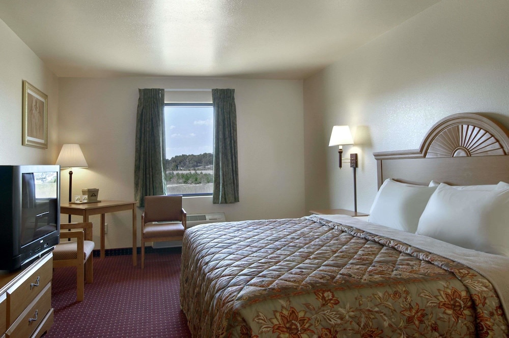Days Inn by Wyndham Centre - photo 2