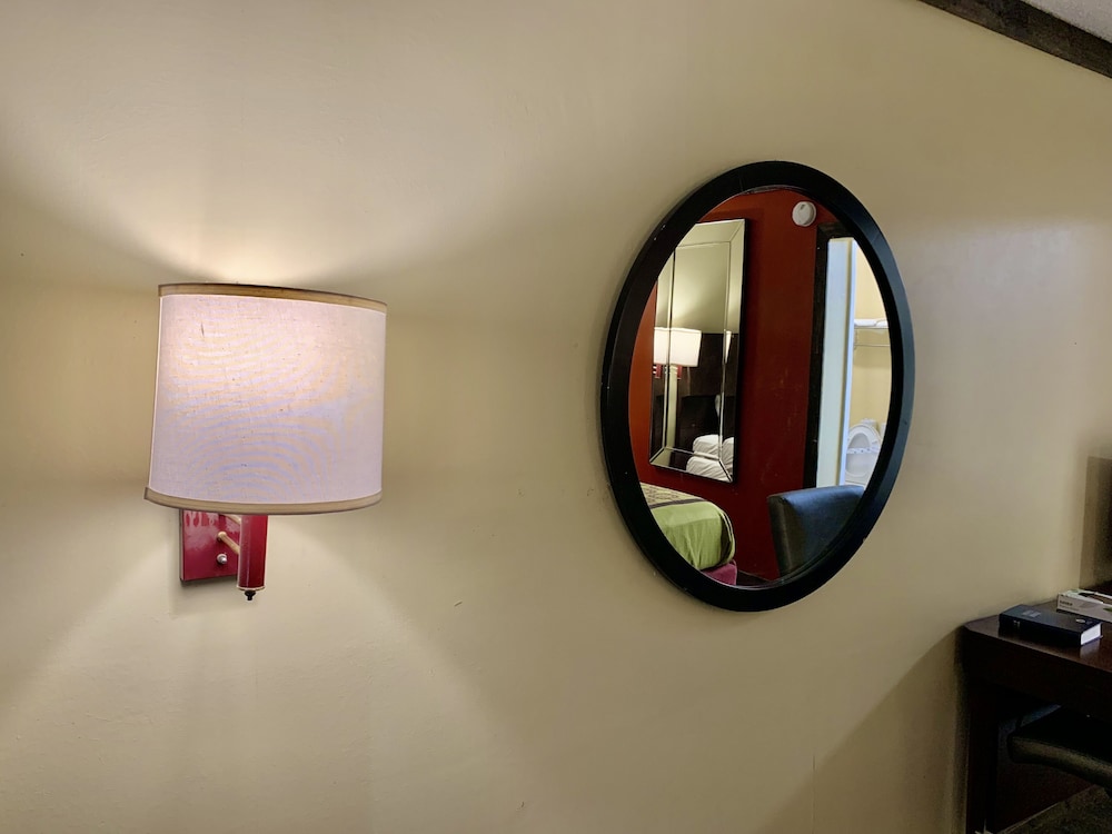 Executive Inn Chester - photo 16