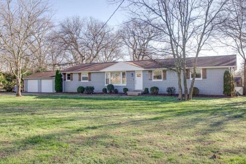 Outdoor Living Hot Tub Minutes to Franklin 3 bed in Franklin, United States