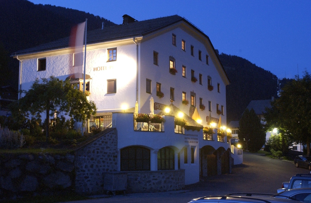 Hotel Weiler - carbon neutral hotel in Obertilliach