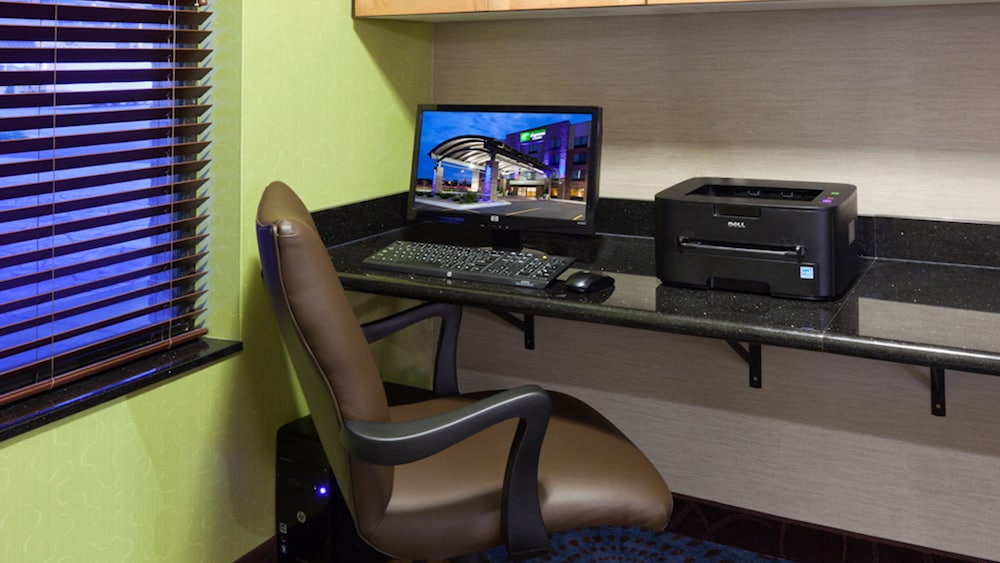 Holiday Inn Express & Suites Rochester Mayo Clinic Area by IHG - photo 17