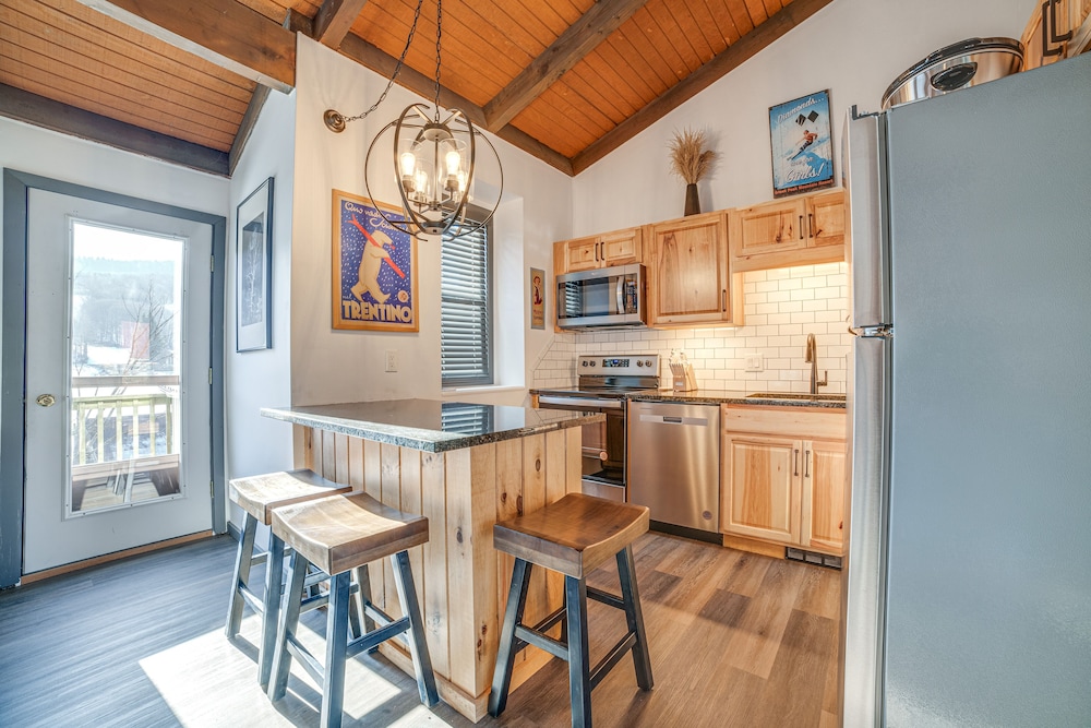 Chic Greek Peak Ski Resort Townhome w Balconies - photo 4