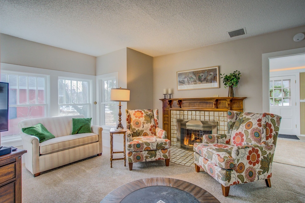 5brmonument Historic Charmminutes To Hiking in Monument, United States