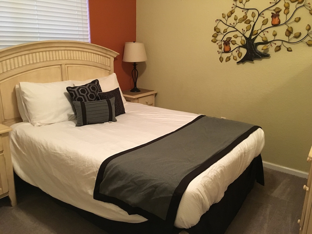 3BR Windsor Hills Townhome 7671 by OVRH VR - photo 4