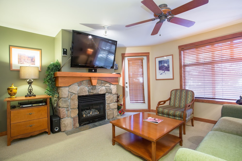 1205a One Bedroom Standard Eagle Springs West 1 Hotel Room By Redawning — Mount Carmel
