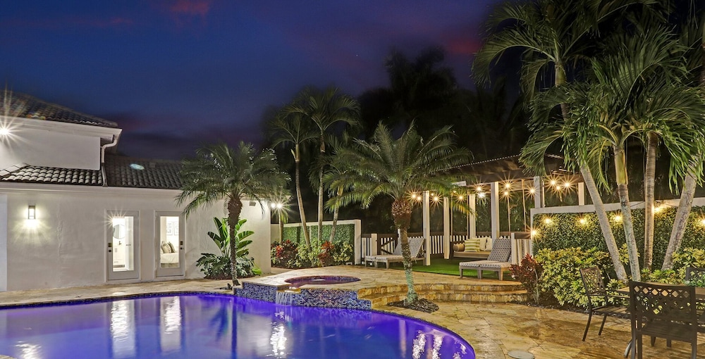 Sophia's Compound resort w heated pool - photo 32