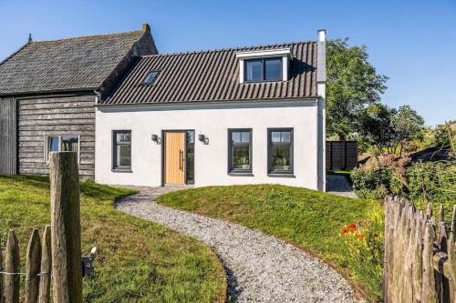 Coastal Cottages huisje Bries — 4-Star Luxury Hotel in Ouddorp, Netherlands