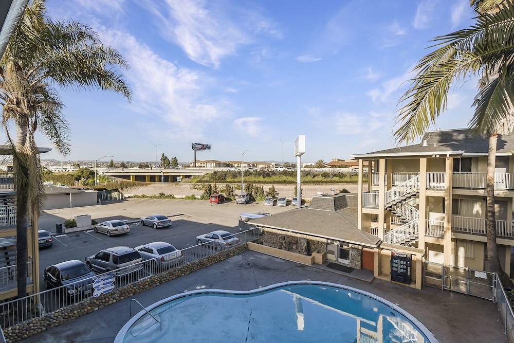 Heritage Inn Express Hayward - photo 34