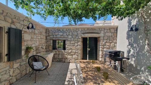 Holiday house Dvori Vlahovici — 4-Star Luxury Hotel in Opuzen, Croatia
