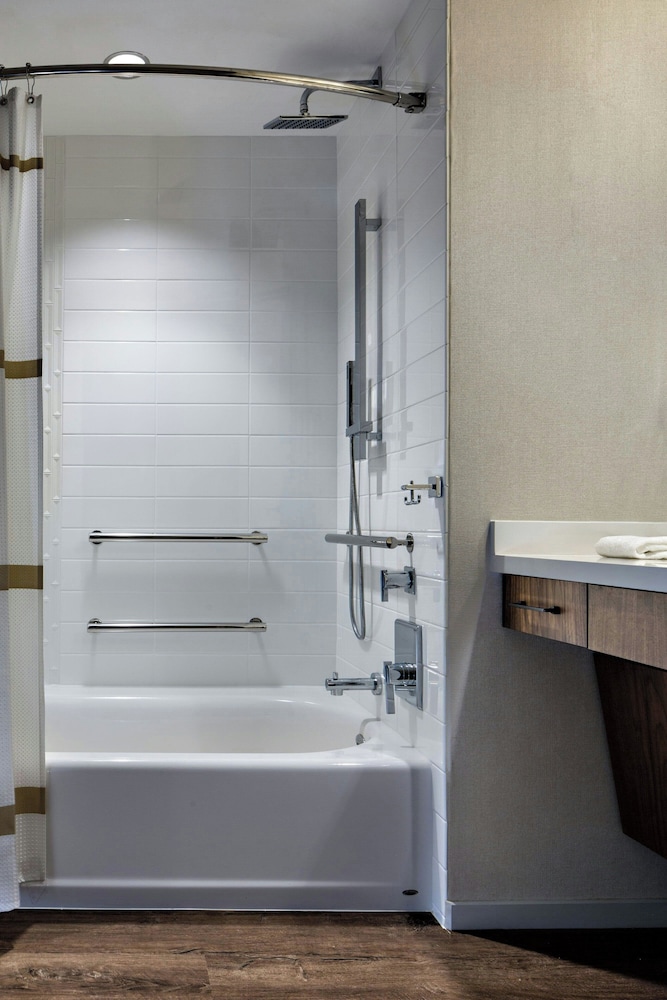 Houston Cityplace Marriott at Springwoods Village - photo 26