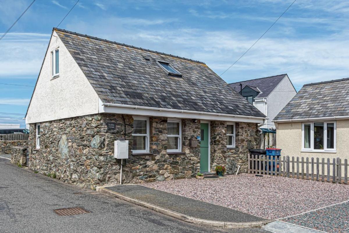 Penrhyn Cottage — 4-Star Luxury Hotel in Cemaes Bay, United Kingdom