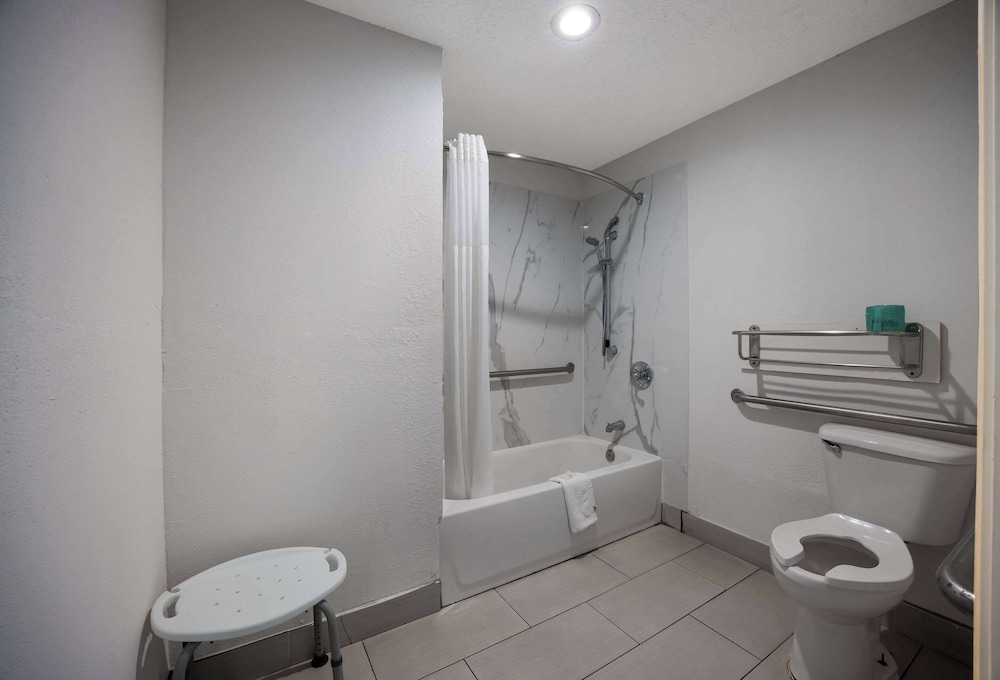 Quality Inn Tallahassee near University - photo 17