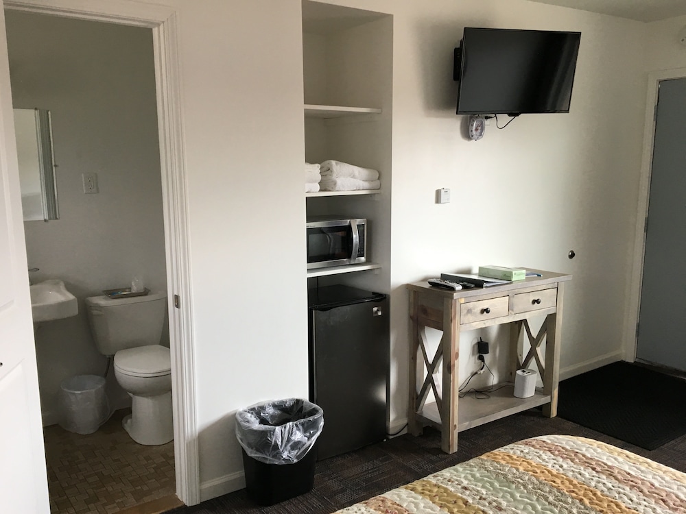 Three Lakes Motel - photo 14