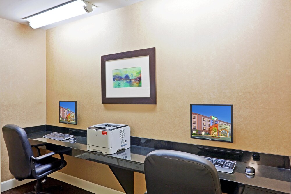 Holiday Inn Express Hotel & Suites Puyallup by IHG - photo 20