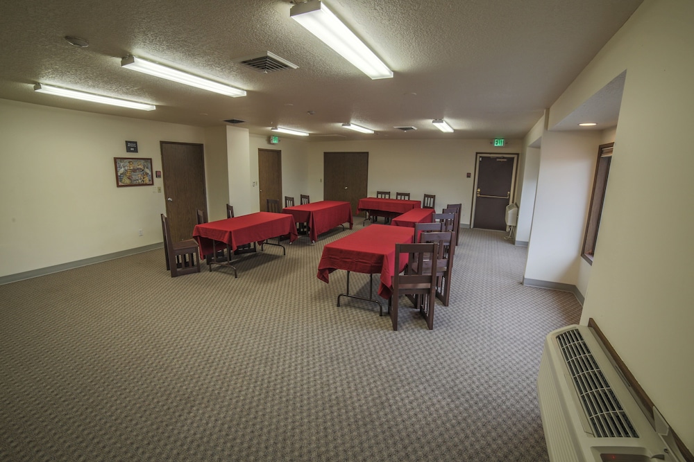 Sunnyside Inn & Suites - photo 100