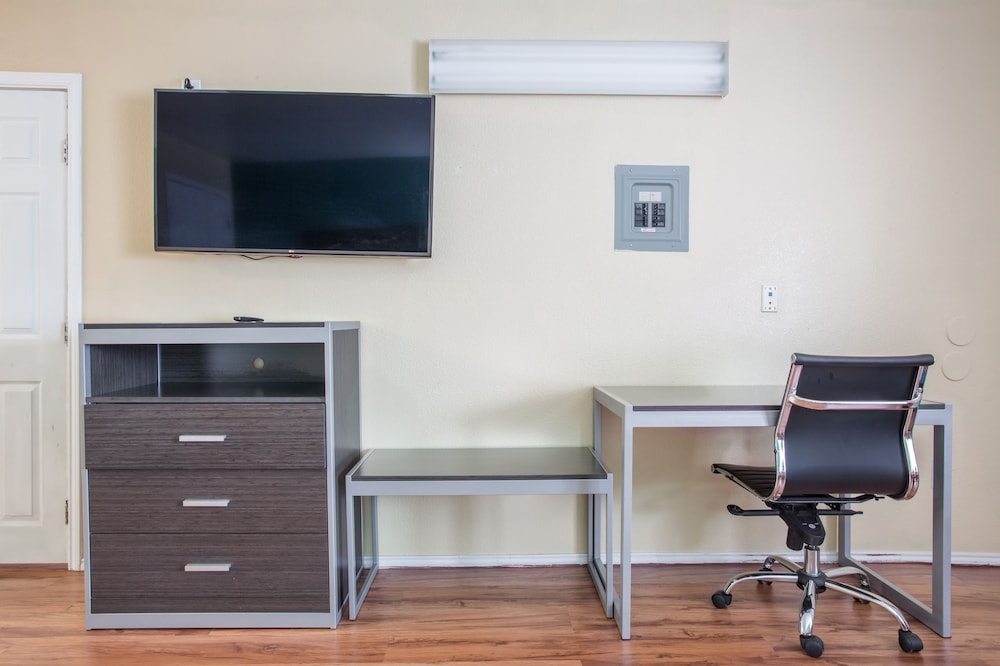 Pinn Road Inn and Suites - photo 18
