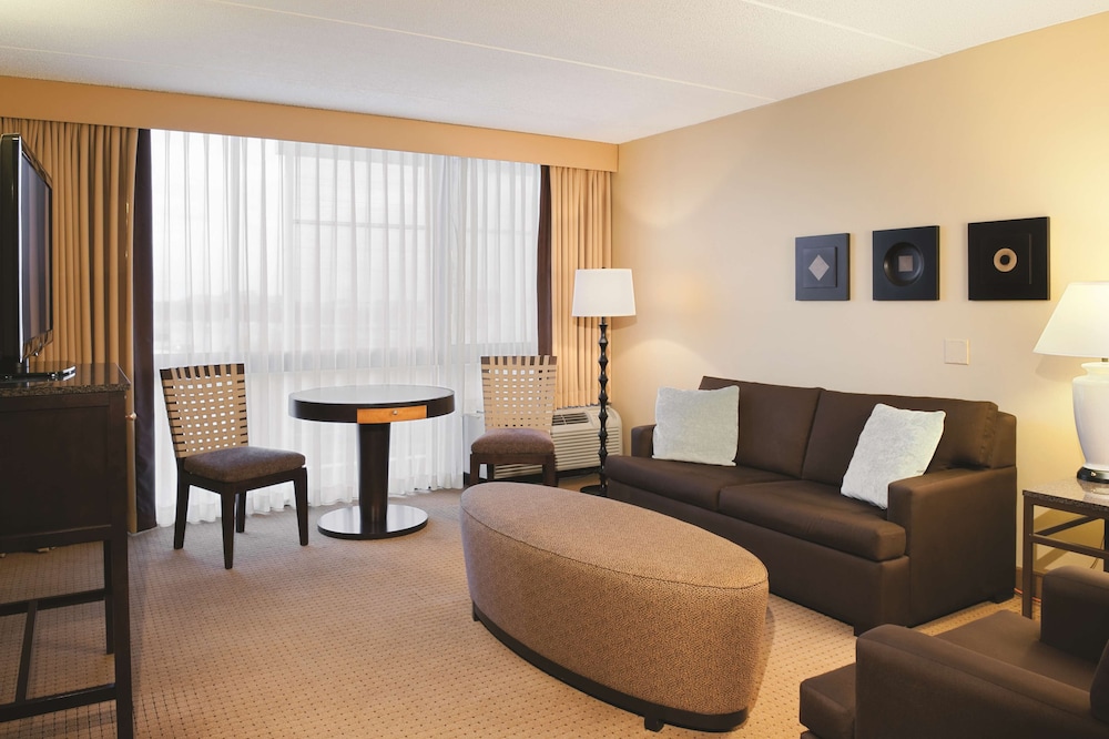 DoubleTree by Hilton Chicago Arlington Heights - photo 5