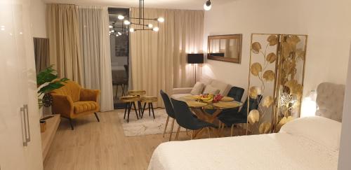 Golden Studio private parking
