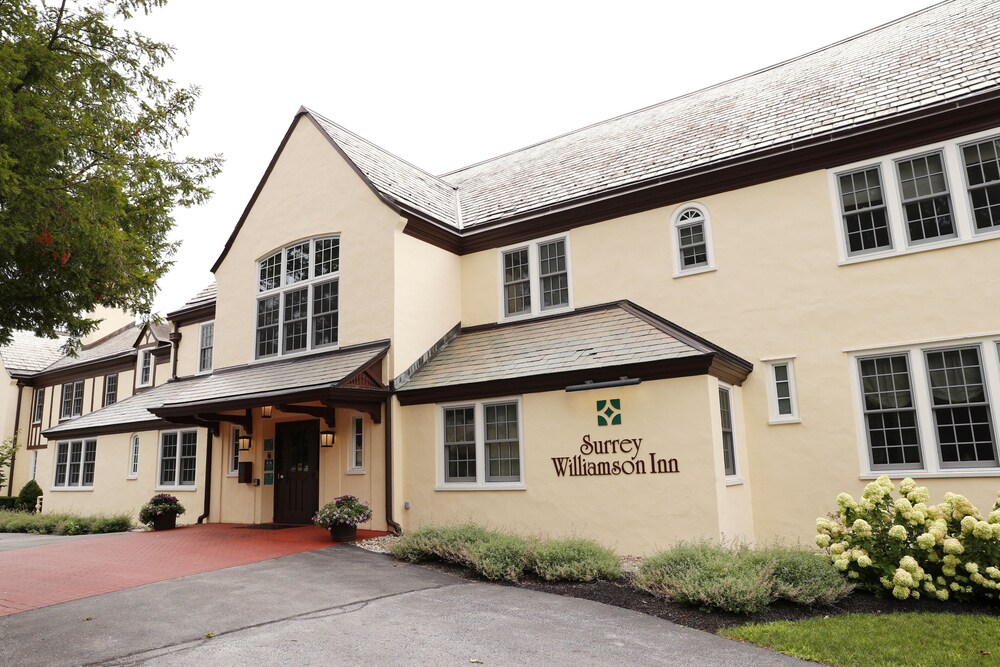 Surrey Williamson Inn in Saratoga Springs, United States