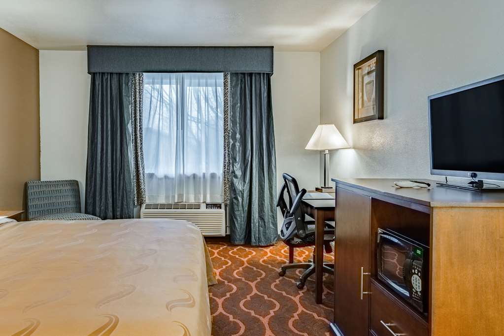 Quality Inn & Suites Vancouver North - photo 9
