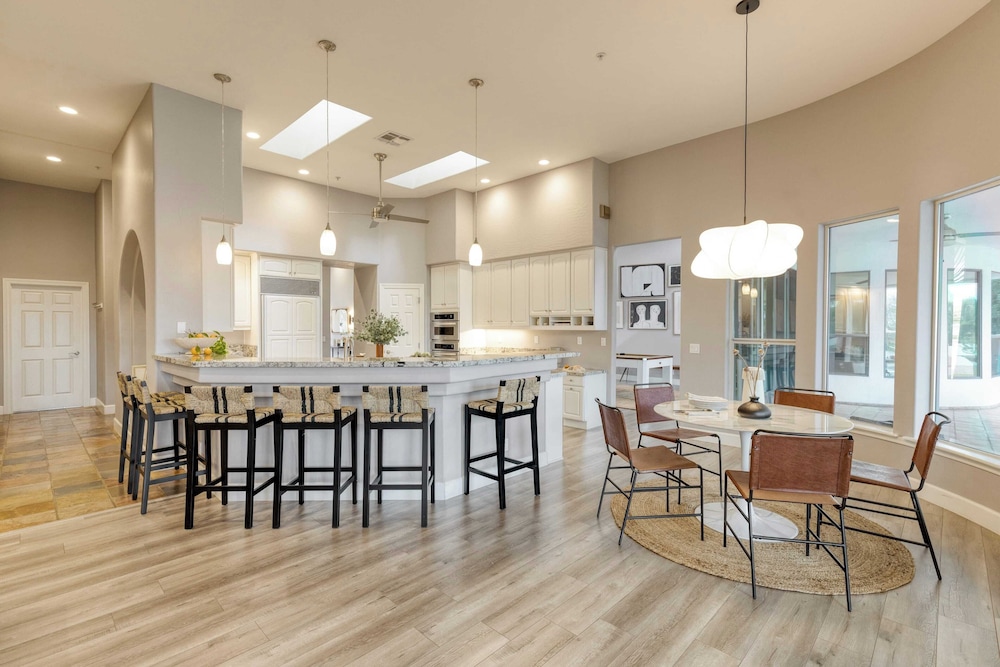 Sunridge by Avantstay Glorious Scottsdale Estate w Pool Hot Tub Ping Pong & Pool Table - photo 18