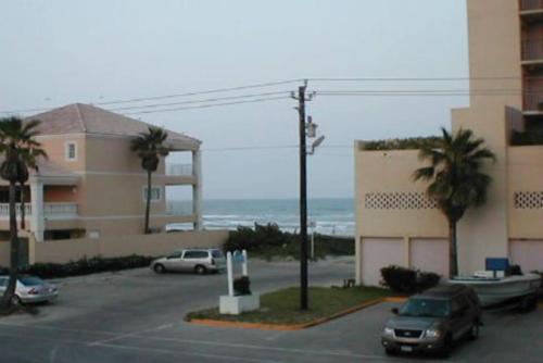 Coronado 202 next to beach access Pool — 4-Star Luxury Hotel in South Padre Island, United States