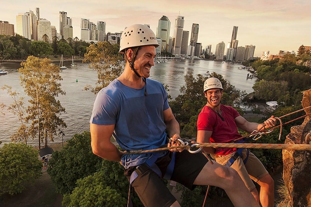 2BR Beautiful River Retreat Pool Wine Gym Netflix — Kangaroo Point — photo 3