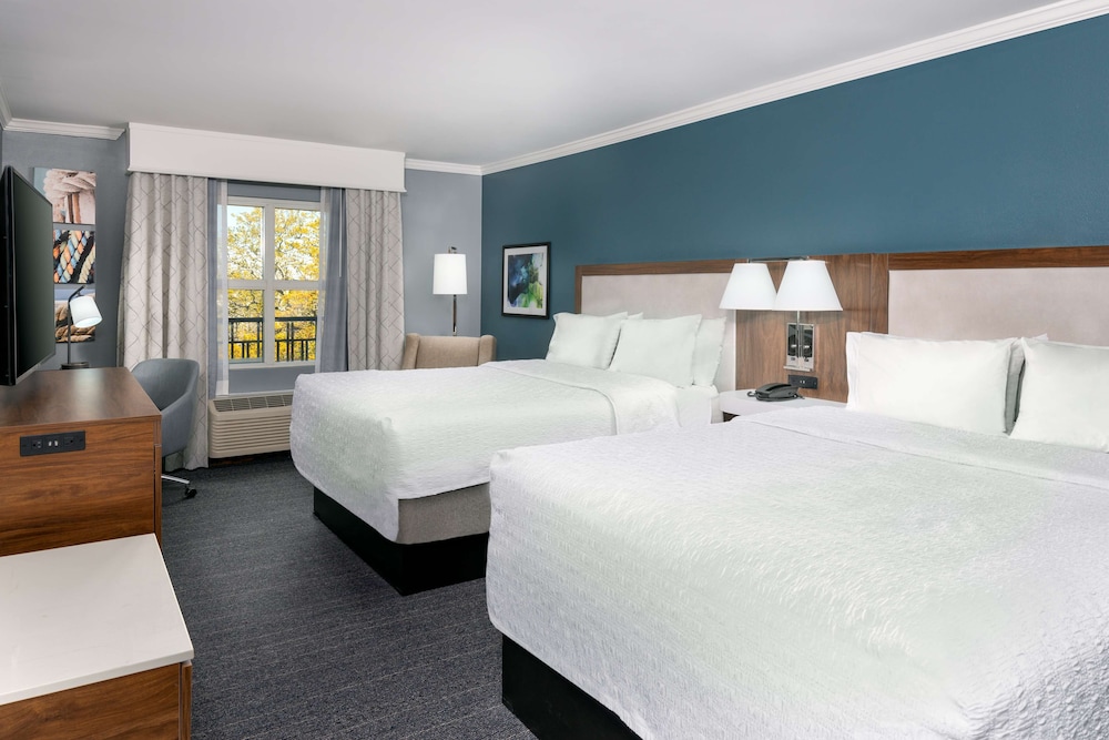 Hampton Inn Savannah Historic District - photo 6