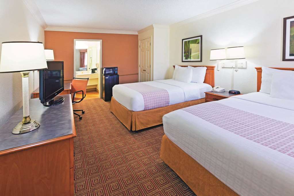 La Quinta Inn by Wyndham San Antonio Lackland - photo 12