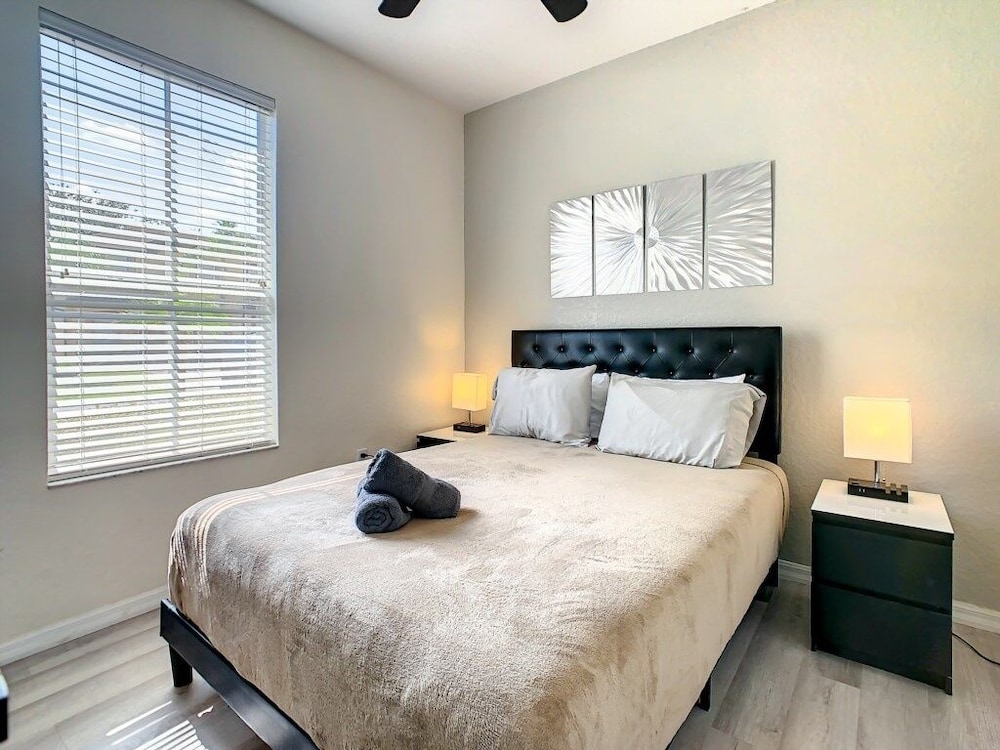 New 4 Bed Regal Palms Resort - photo 6