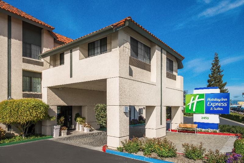 Holiday Inn Express & Suites Santa Clara Silicon Valley by IHG - carbon neutral hotel in Santa Clara